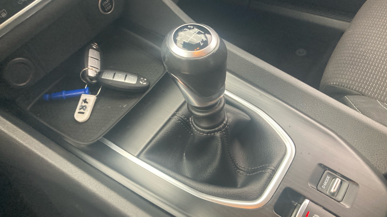 Nissan Qashqai 1.3 DiG-T MH Acenta Premium 5dr Petrol Hatchback